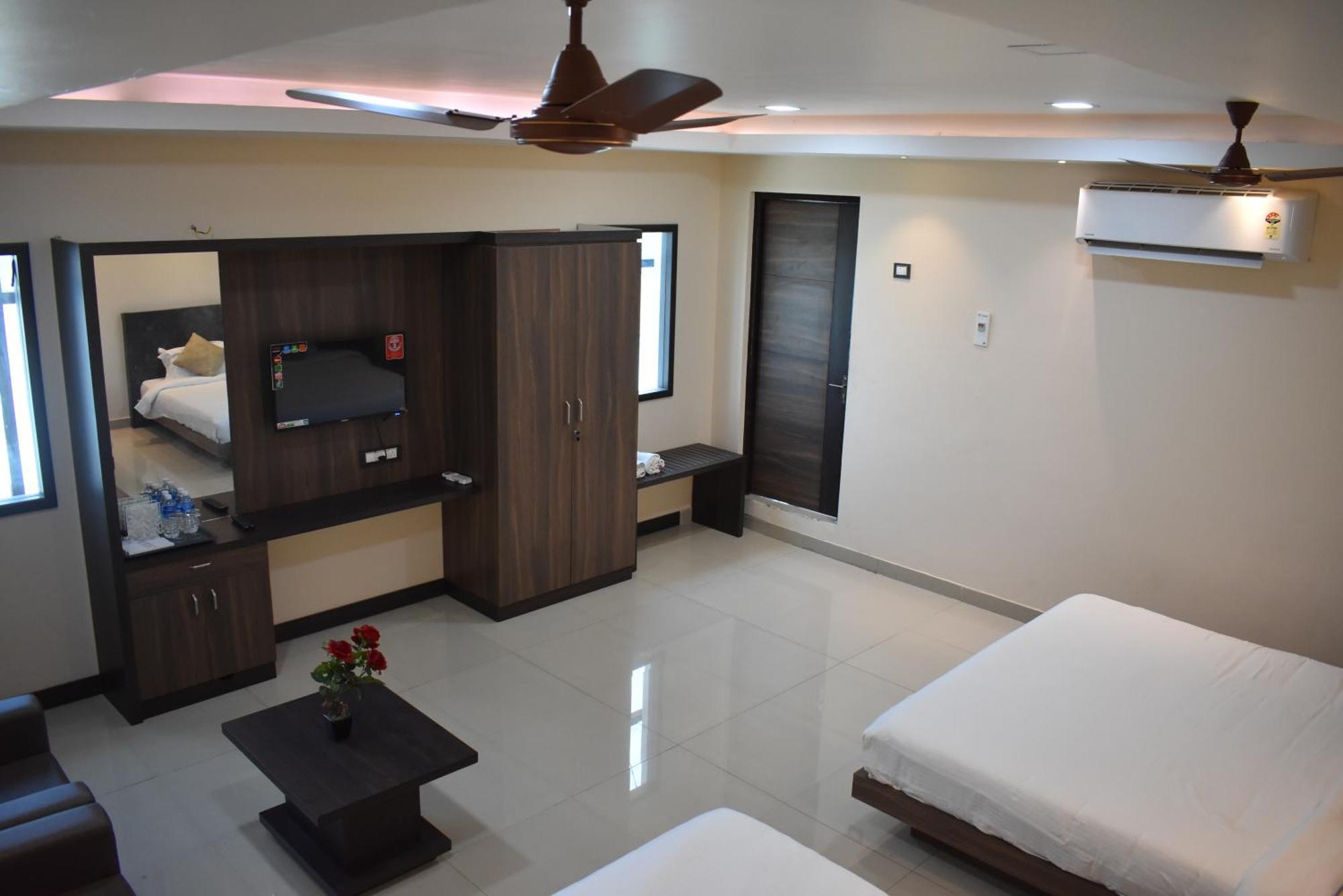 Hotel Sami V Landmarks Arantāngi Екстериор снимка